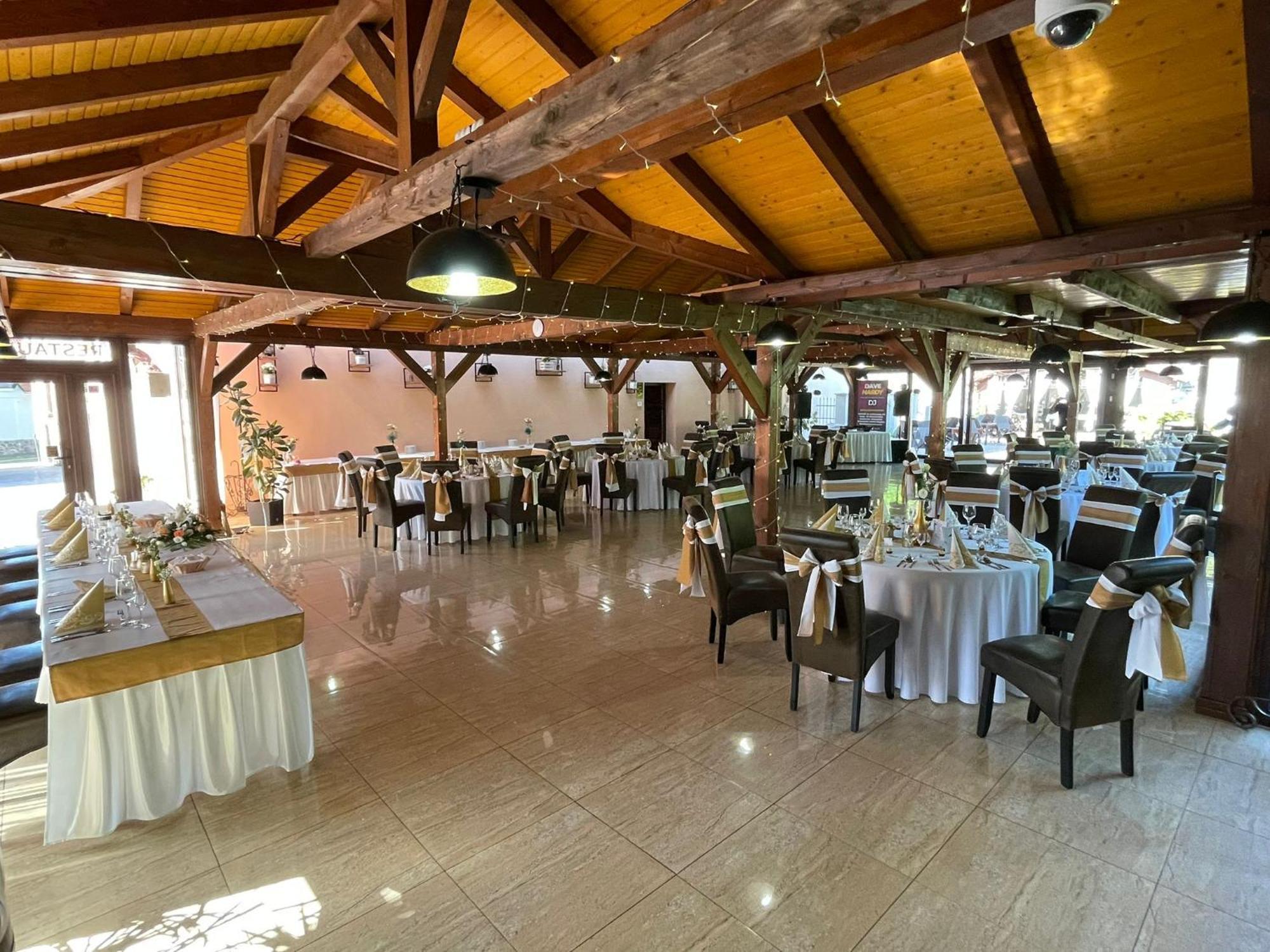 Penzion Bebek Filakovo Ngoại thất bức ảnh